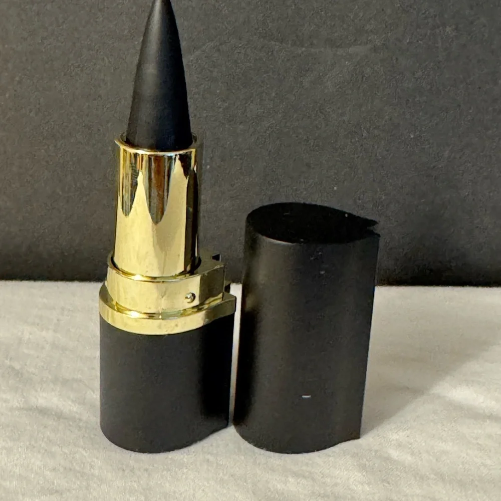 BLACK EYELINER